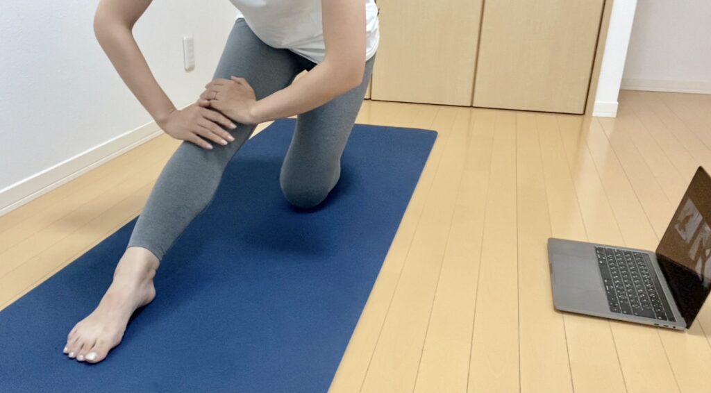 オンラインでパーソナルトレーニングを受けている様子